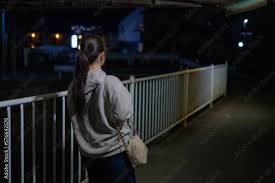 旅行先の夜道も安心！LEDライト＆反射グッズ